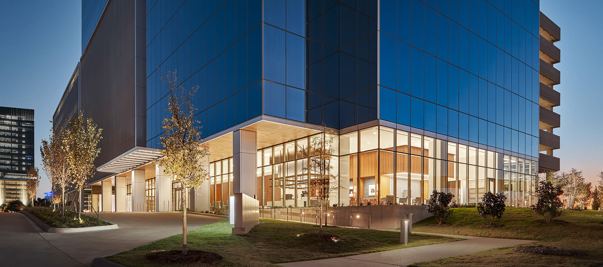 Ryan Tower, Ryan Tower Exterior Corner Lobby